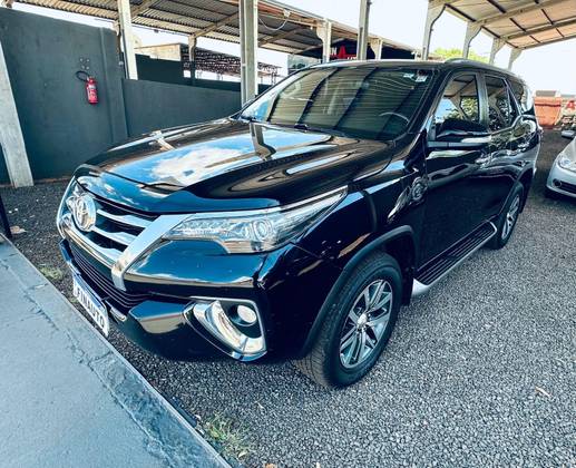 TOYOTA HILUX SW4 2.8 SRX 4X4 7 LUGARES 16V TURBO INTERCOOLER DIESEL 4P AUTOMÁTICO